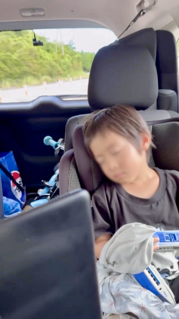 眠る息子