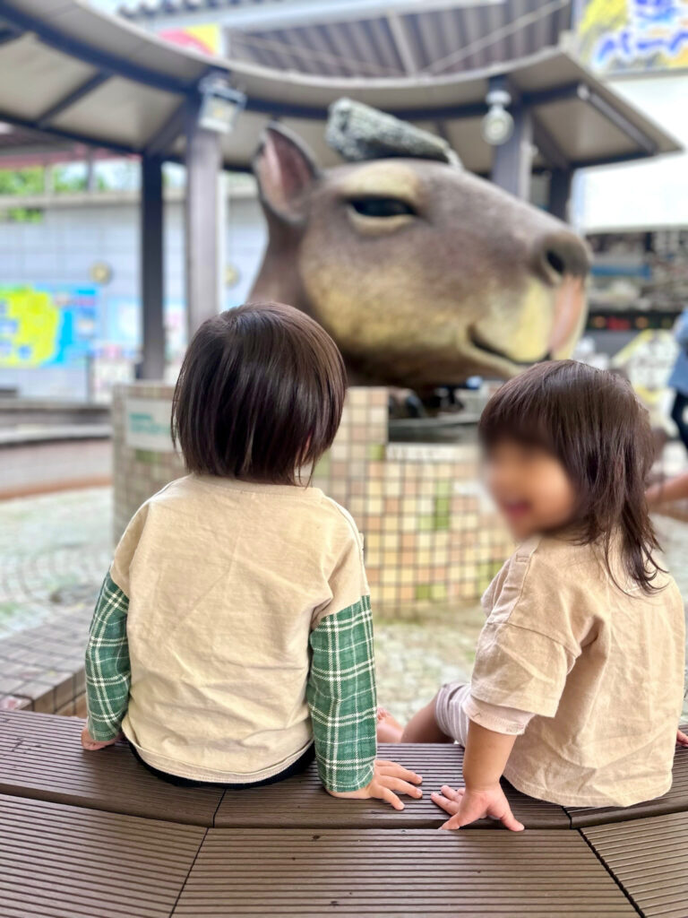 足湯してる子ども