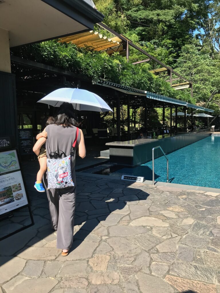 東府や足湯